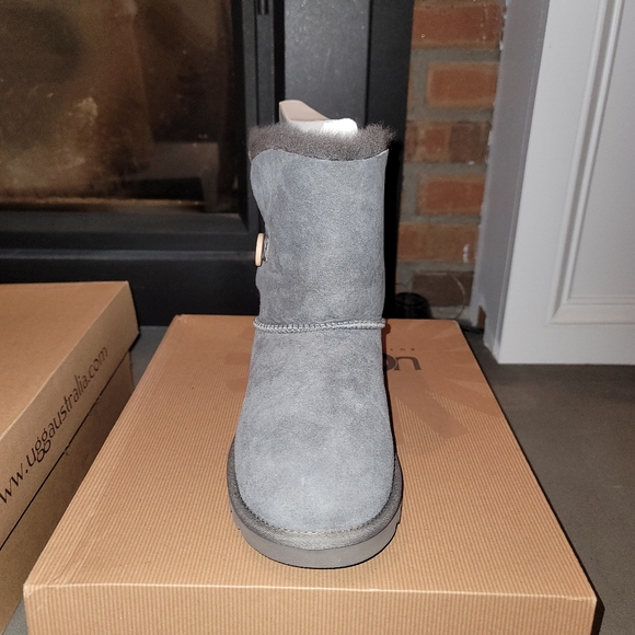 Ugg Bailey Boot Gray - Picture 1 of 7